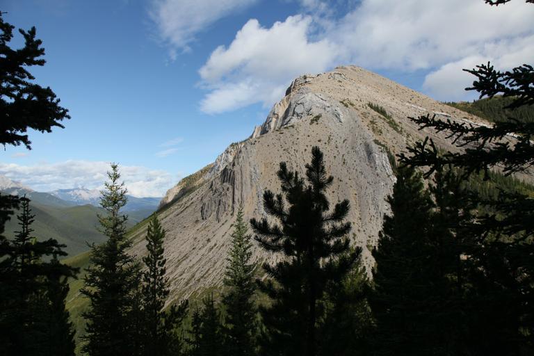 Sulphur Ridge: Hiking Guide