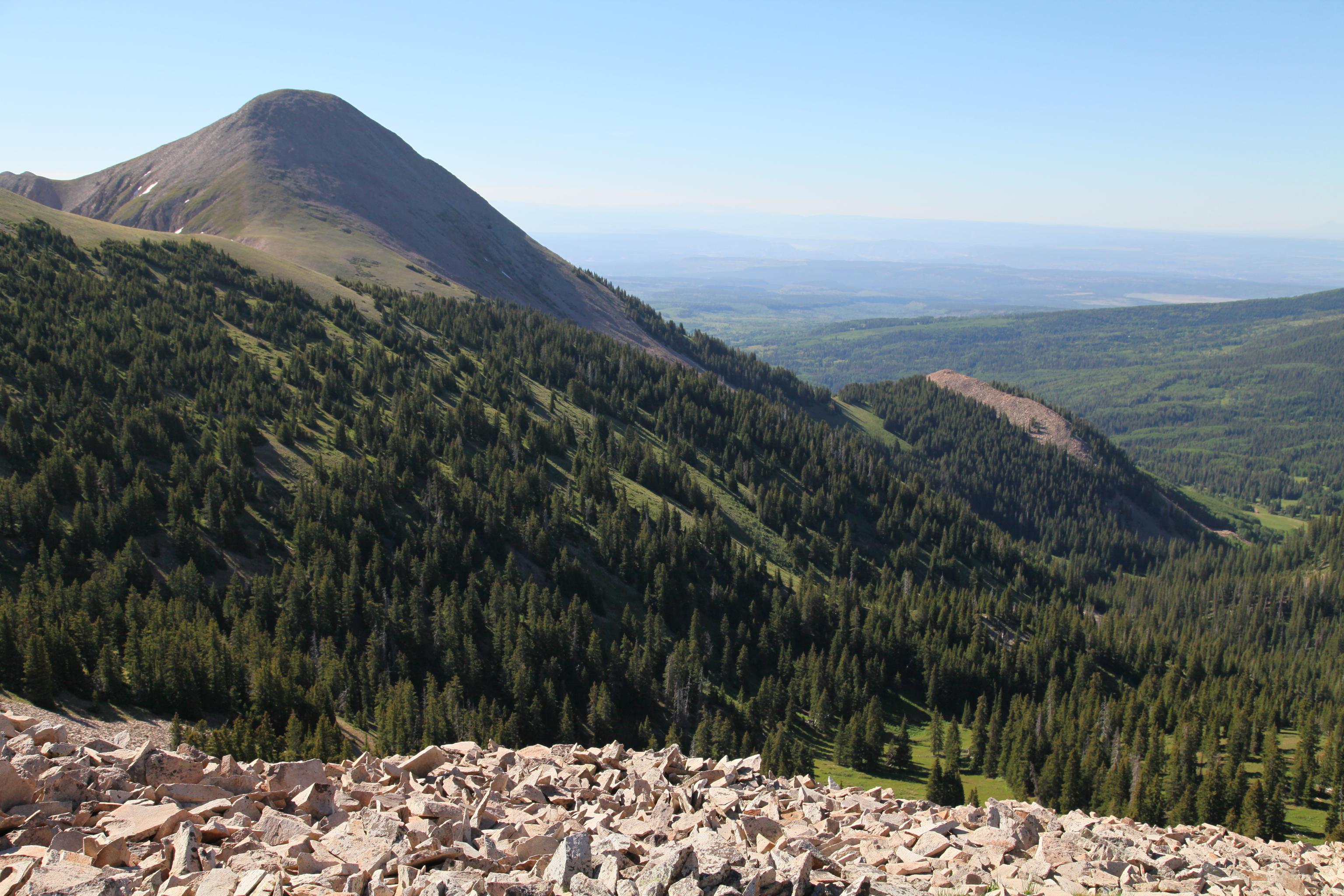 Mount Tukuhnikivatz Hiking Guide