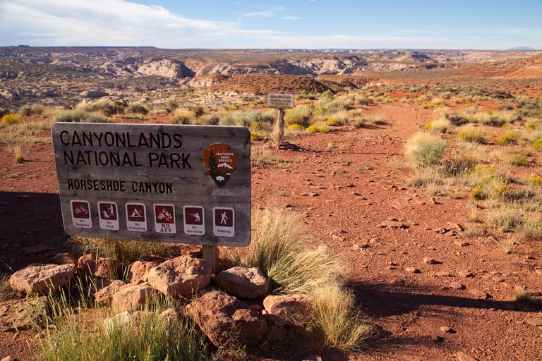 Horseshoe Canyon Hiking Guide